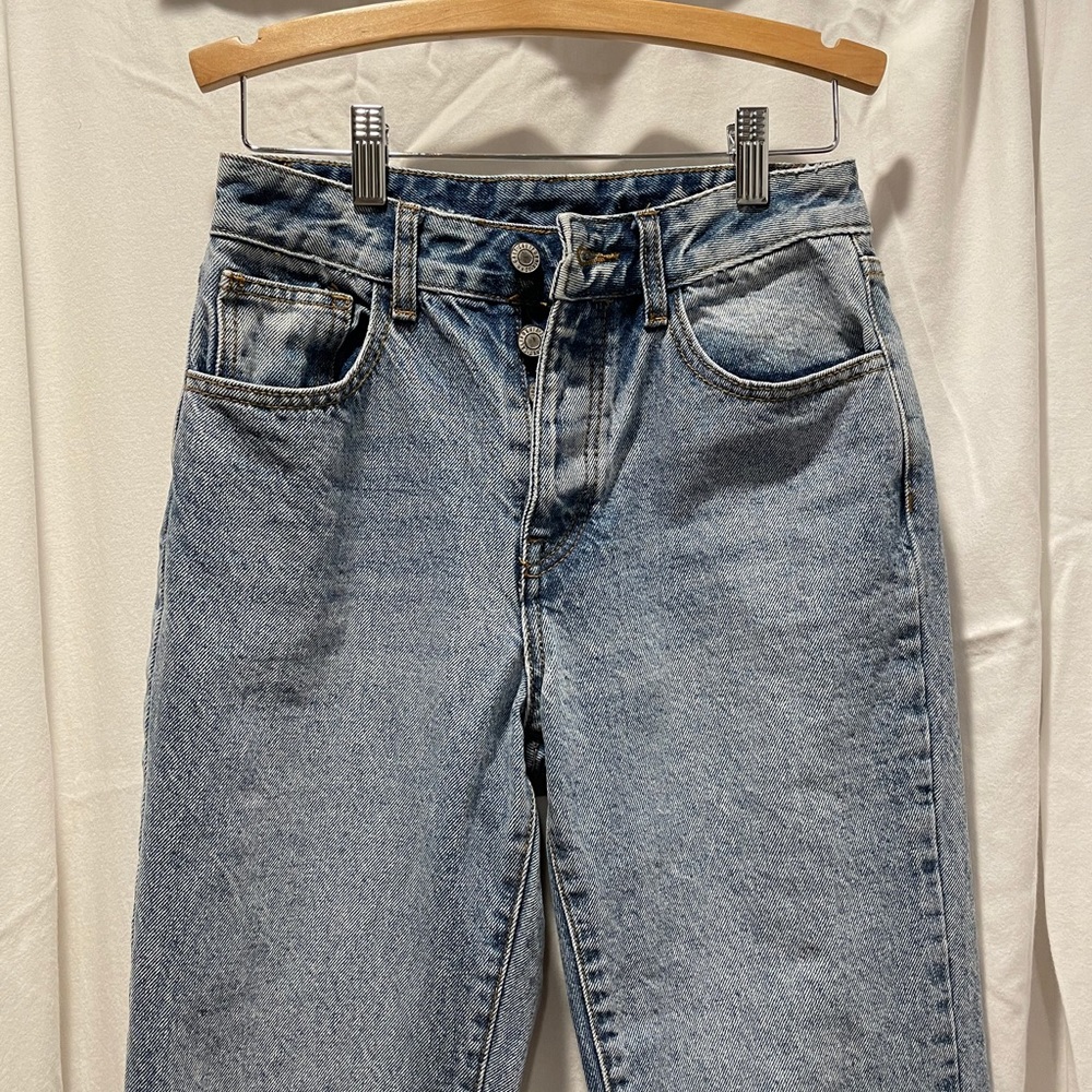 Brandy Melville high-rise straight fit jeans